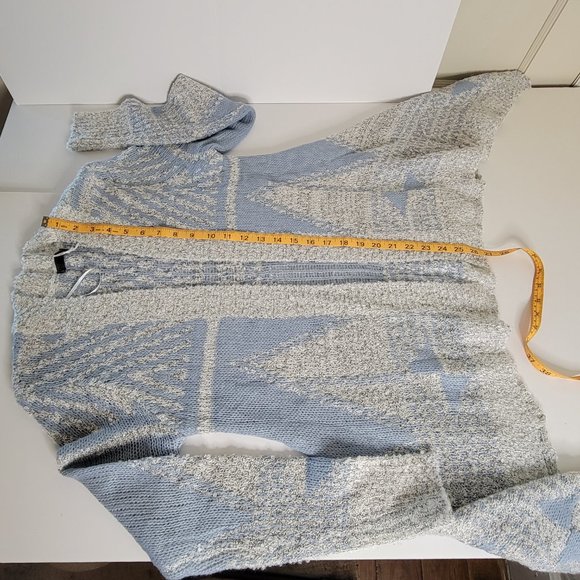 M. Fredric, size M, loose cardigan.  Light grey and light blue. NWT. - Picture 6 of 11